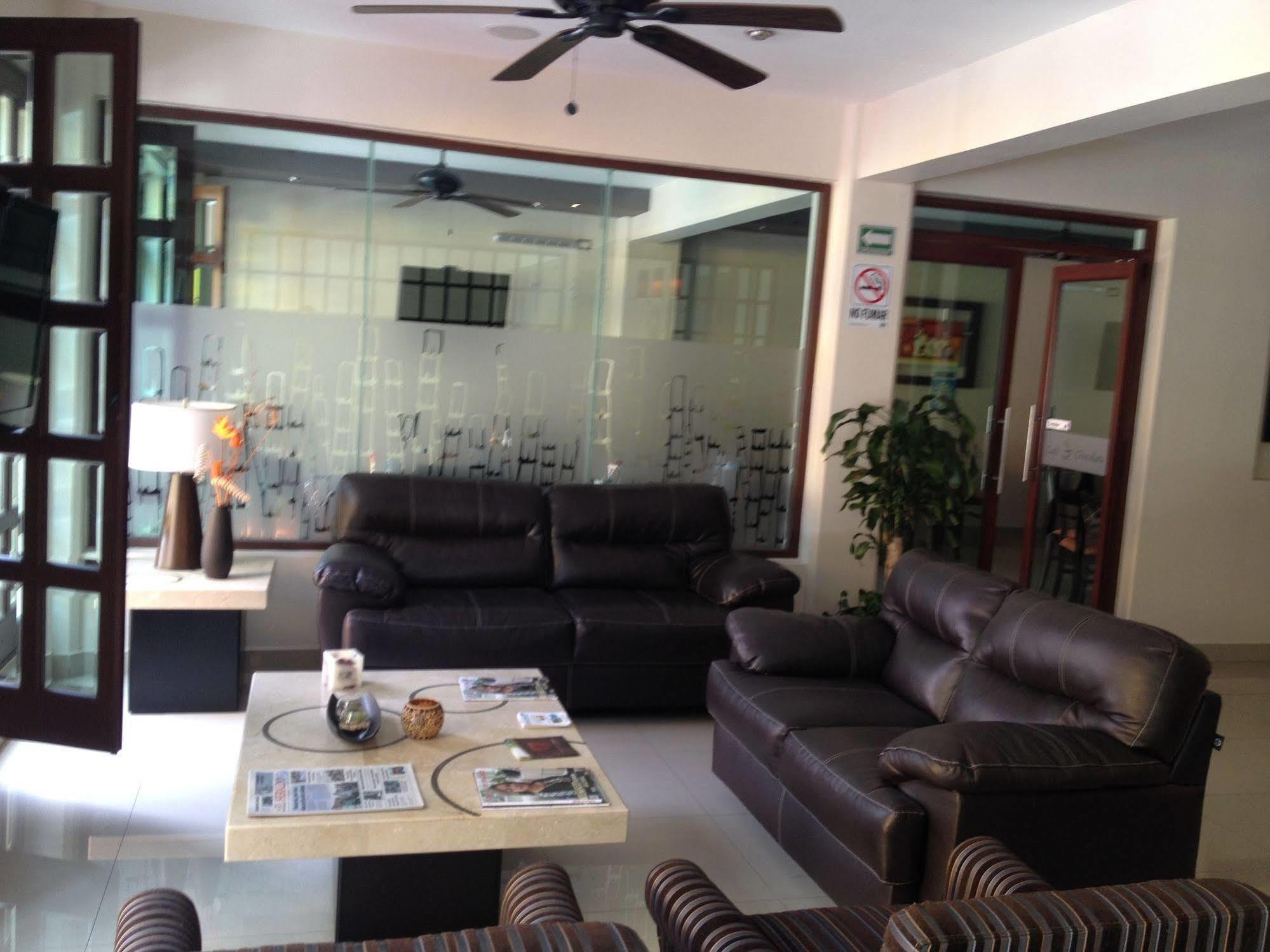 Hotel Majova Inn คาลาปา ภายนอก รูปภาพ