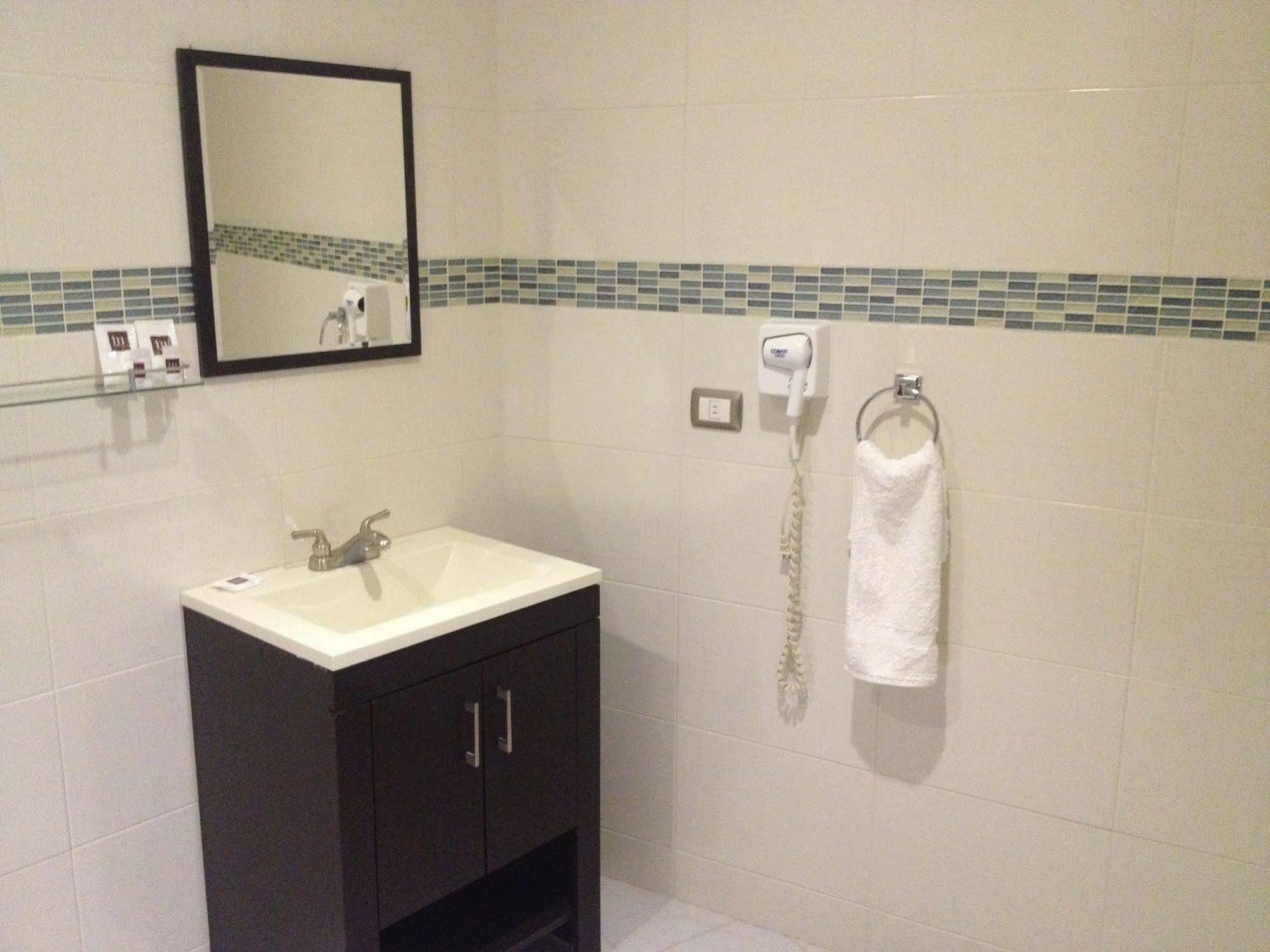 Hotel Majova Inn คาลาปา ภายนอก รูปภาพ